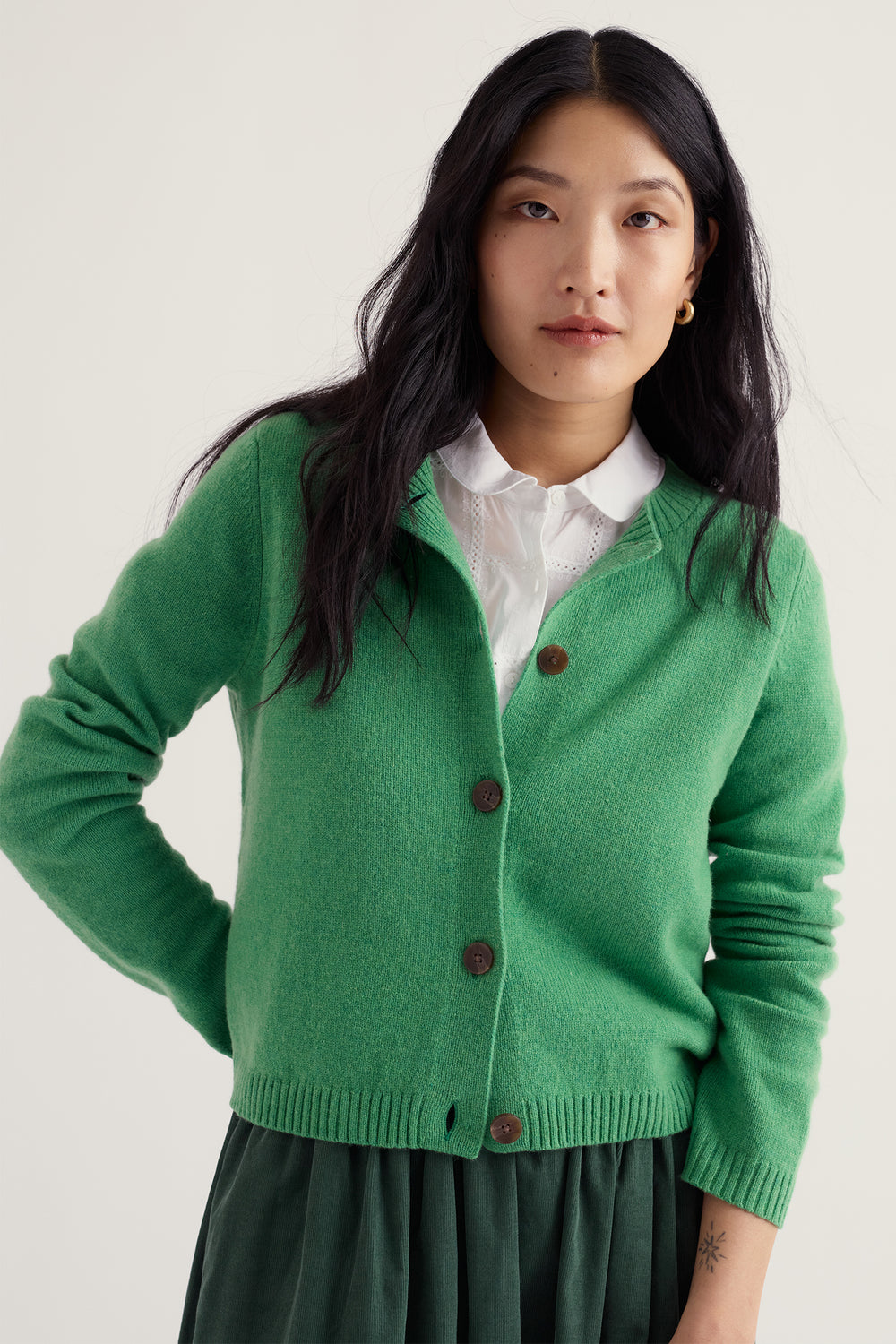 Seasalt Cornwall Tern Tide Pea Pod Green Merino Cardigan WM32107 38442, styled