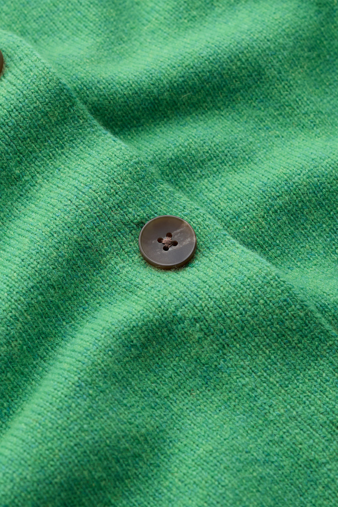 Seasalt Cornwall Tern Tide Pea Pod Green Merino Cardigan WM32107 38442, knit and button detail
