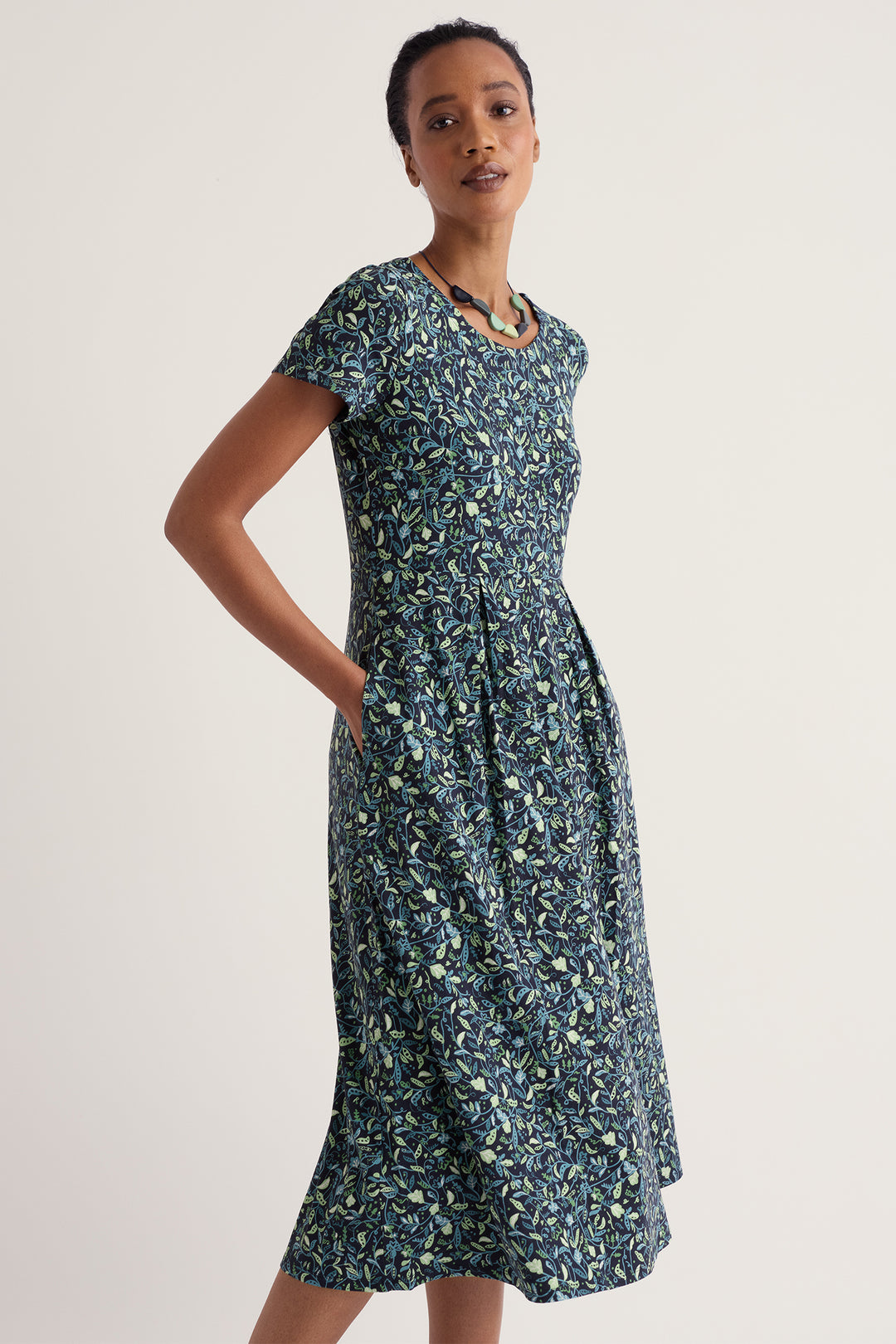 Seasalt Cornwall Veronica Garden Peas Maritime Navy Dress WM32710 38406, side view on model