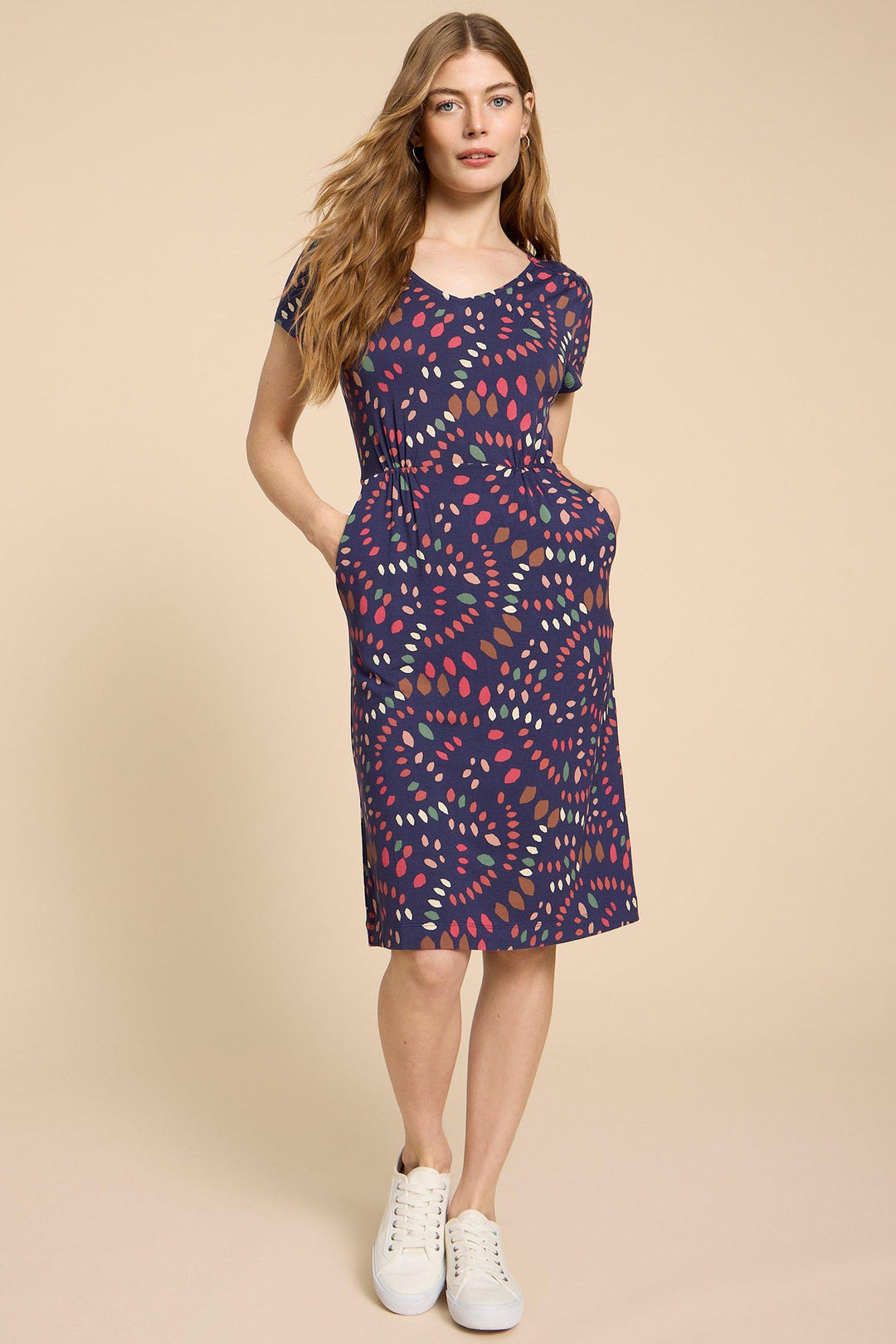 White Stuff 440474 Tallie Navy Print Eco Vero V-Neck Jersey Dress Shirley Allum Boutique White Stuff 440474 Tallie Navy Print Eco Vero V-Neck Jersey Dress Shirley Allum Boutique