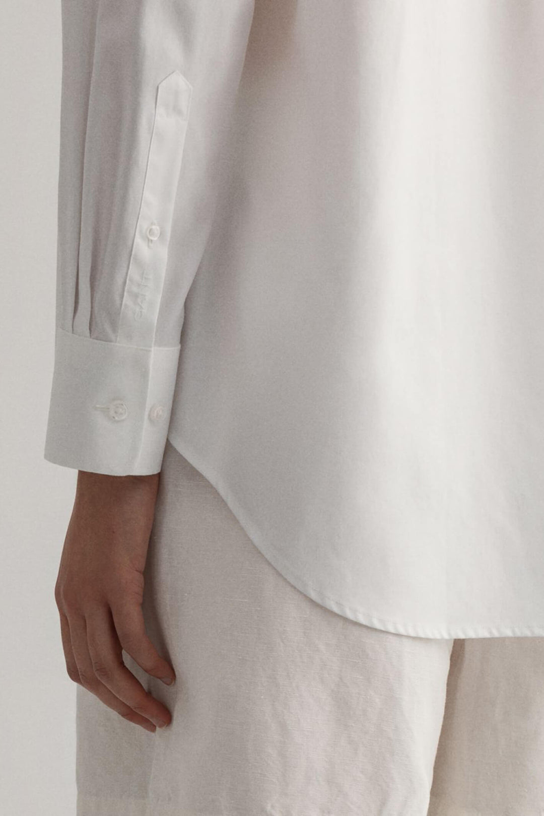 Gant 4300030 White Relaxed Fit Pinpoint Oxford Boyfriend Shirt - Shirley Allum