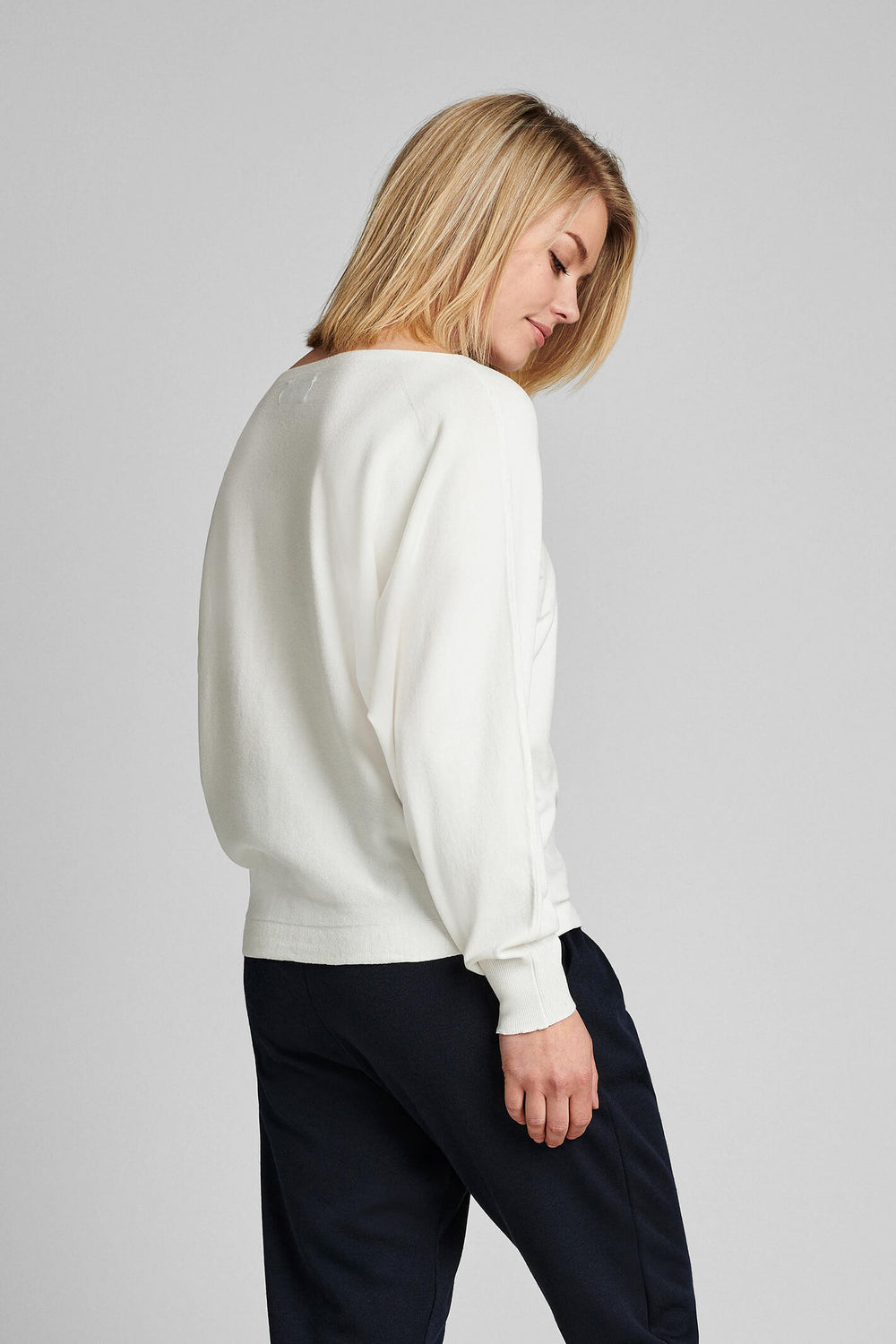 Numph 700321 Nudaya Pullover Jumper Cloud Dancer 9001 Cream - Shirley Allum#colour_cloud-dancer-9001-cream