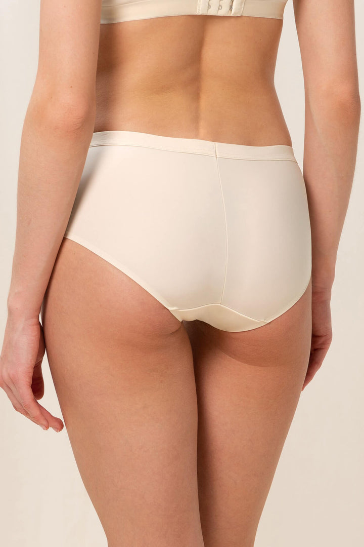 Triumph 10207997 6720 Aura Spotlight Maxi Creamy Dream Brief - Shirley Allum Boutique